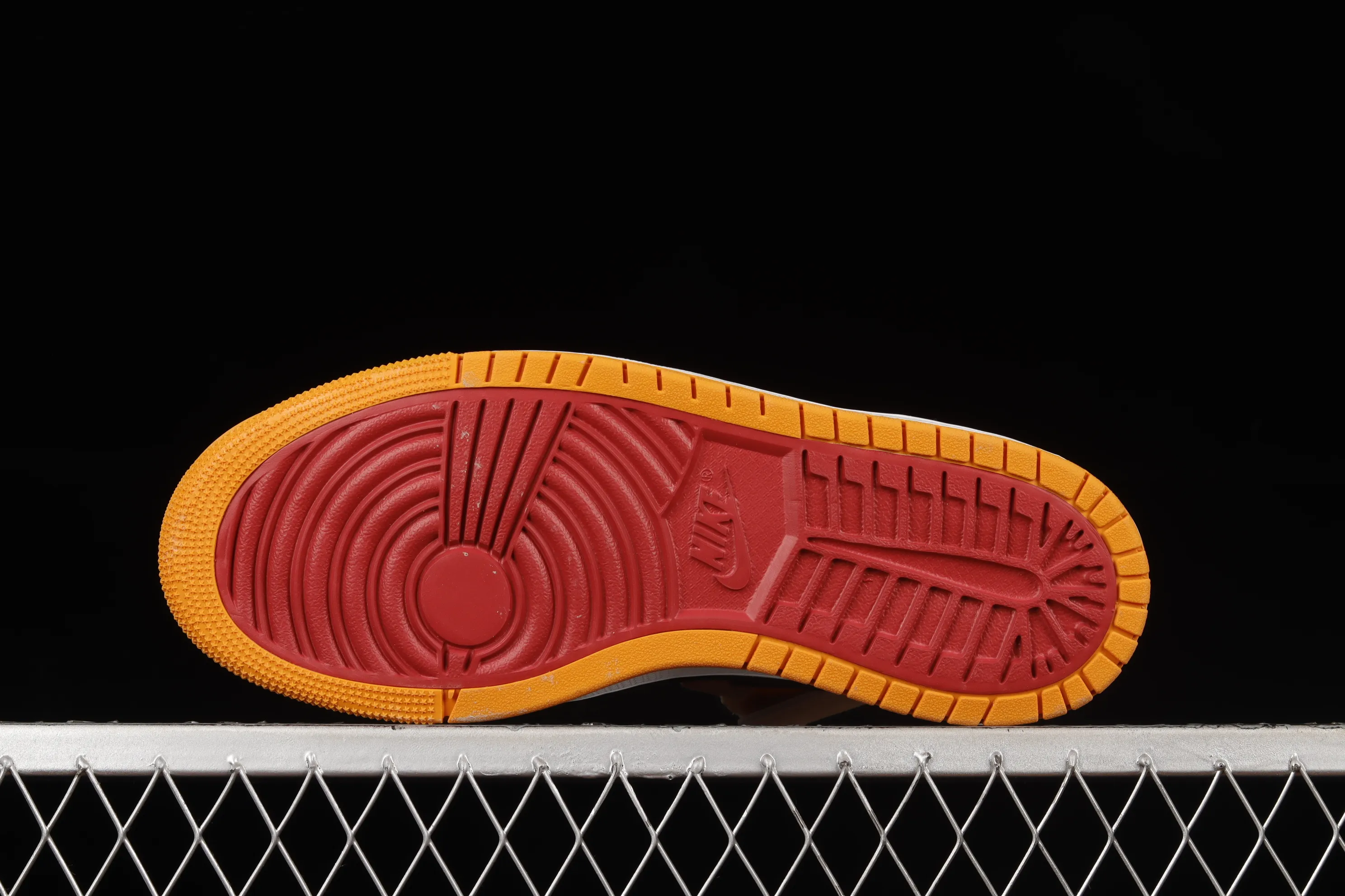 All categories Air Jordan Jordan series basketball shoes Air Jordan 1 High Air Jordan 1 Zoom CMFT AJ1 Joe 1 white, black and yellow color matching CT0978-200